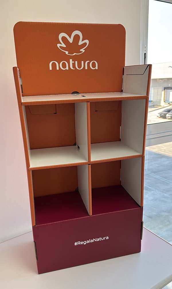 Exhibidor de piso para marca de cosméticos